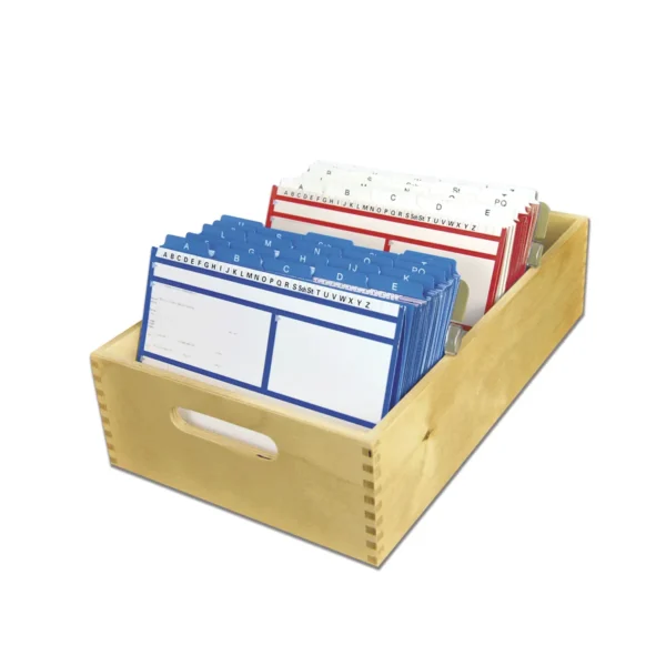 Karteibox aus Holz ohne Deckel, in der einige blaue und rote Karteikarten liegen,