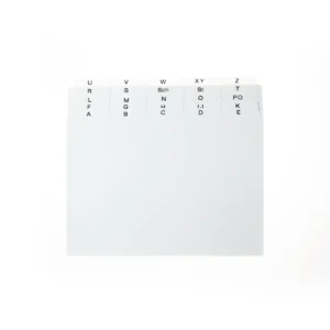 Registerkarten aus Kunststoff in weiß mit einem Register mit schwarzen Buchstaben (von A-Z)